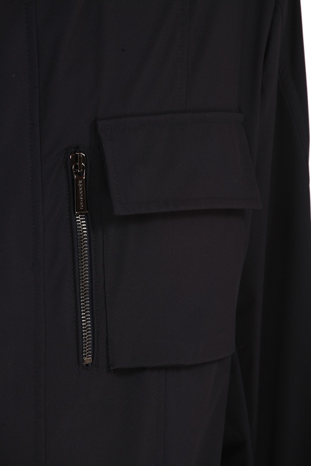 shop MOORER Saldi Giaccone: Moorer giaccone Manolo KN in tessutto idrorepellente.
Collo alto.
Maniche lunghe.
Chiusura coperta con zip e bottoni.
Coulisse regolabile in vita.
Tasche applicate con patta.
Tasca interna con zip.
Taglio del capo corto.
Vestibilità regolare.
Composizione: 88% poliammide 12% poliuretano.
Made in Italy.. MANOLO KN-DARK BLU U0402 number 6016924